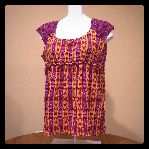Fun patterned blouse top! - Picture 1 of 3